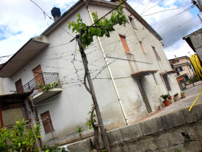 DUGENTA (BN) - 142 CASA INDIPENDENTE CON GIARDINO