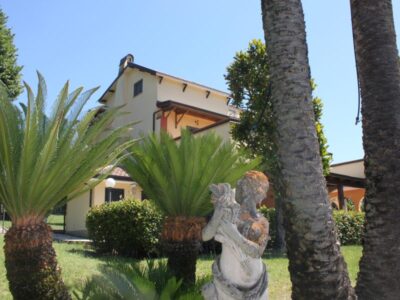 RUVIANO (CE) - 803 VILLA IMMERSA NEL VERDE
