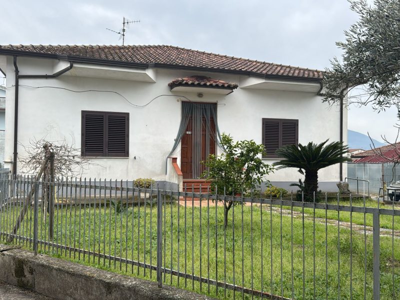 DUGENTA (BN) - 759 CASA INDIPENDENTE CON GIARDINO